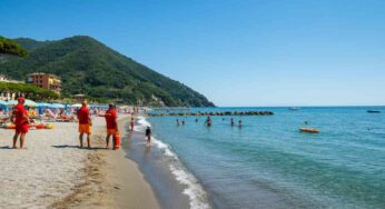 Tragedia a Ravenna: bimba di 7 anni perde la vita travolta da un’onda, genitori sotto accusa per omicidio colposo