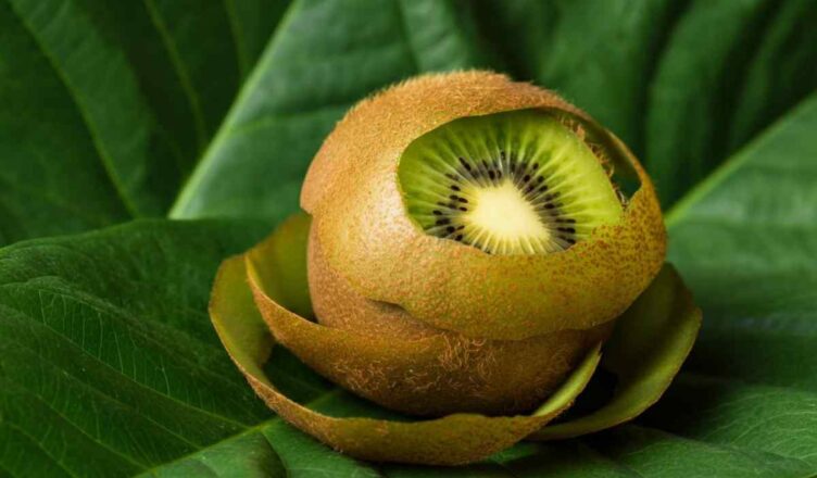Non buttare le bucce del kiwi
